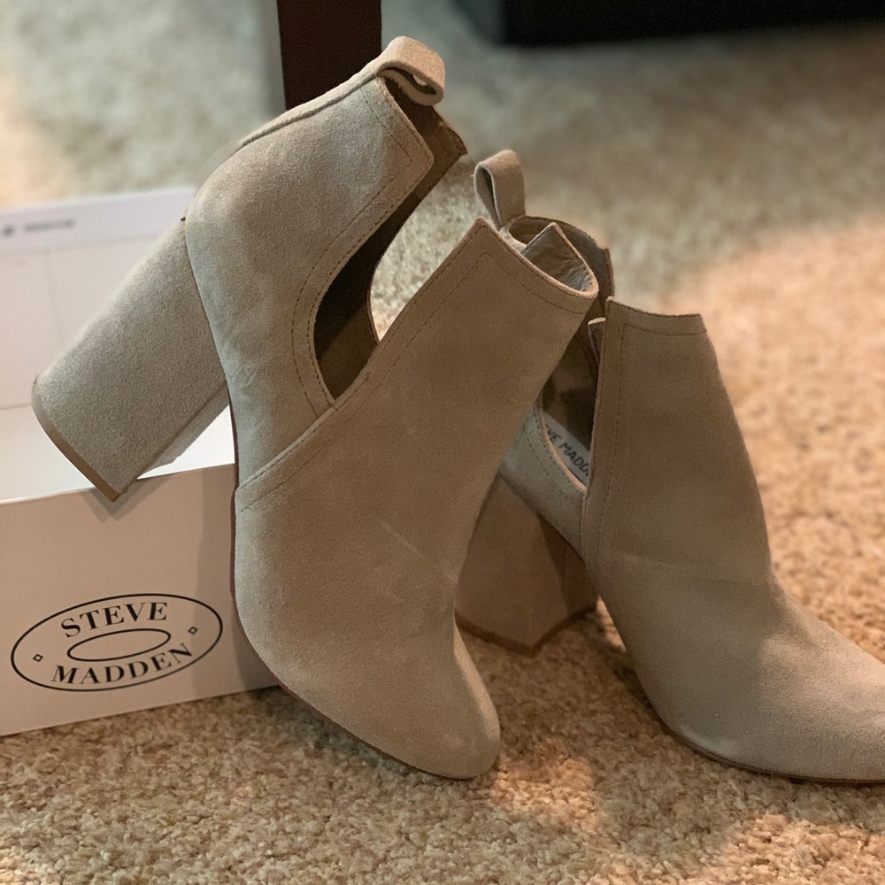 Steve Madden Norelle Taupe Sued Bootie